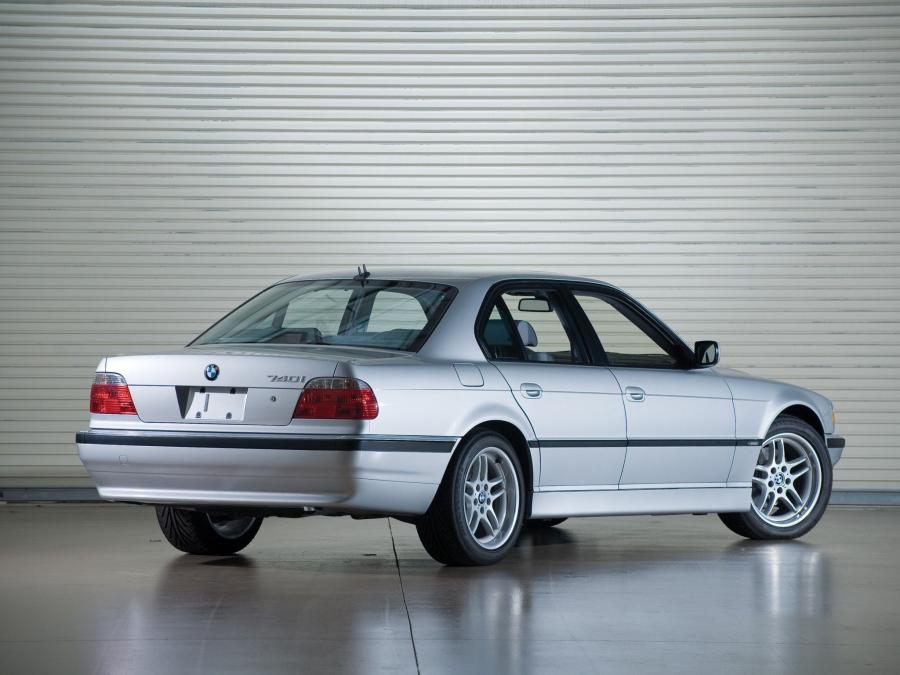  BMW 740i 1998 года  (US) (фото 9 из 10)